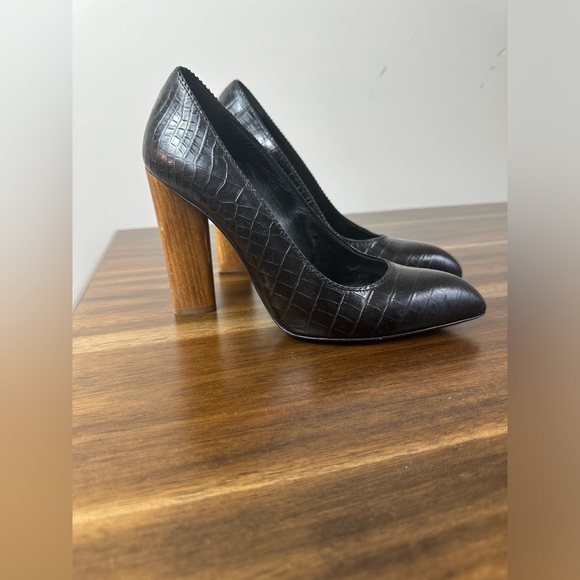 Yves Saint Laurent Rive Gauche Wood Heal Pumps 37 1/2 GUC - Picture 4 of 8